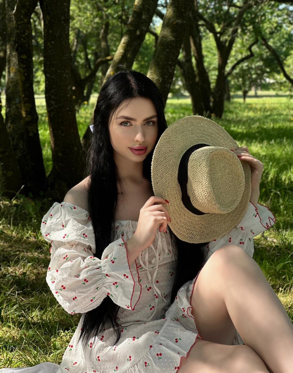 Anna Фото 1 - Рост: 181 см, Возраст: 25 лет, Вес: 56 кг, Цвет волос: каштановый, Размер груди: 2, Цена: 245 000 ₸